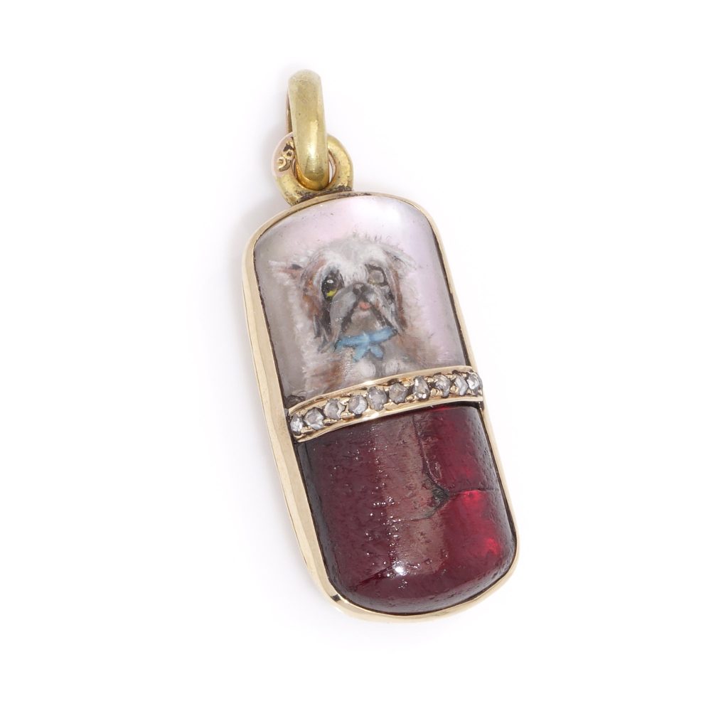 Russian gold pendant with diamonds and dog miniature in rock crystal.