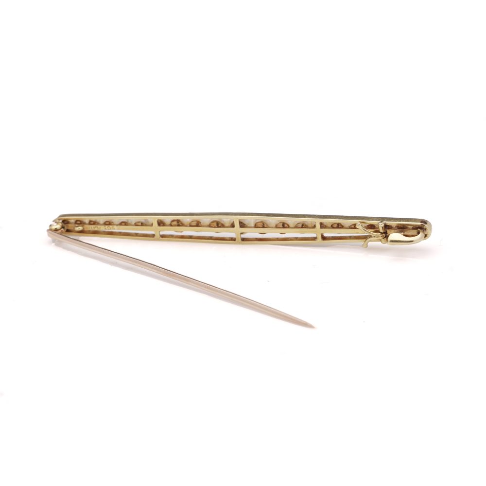Gold and platinum elongated brooch adorned with pearls