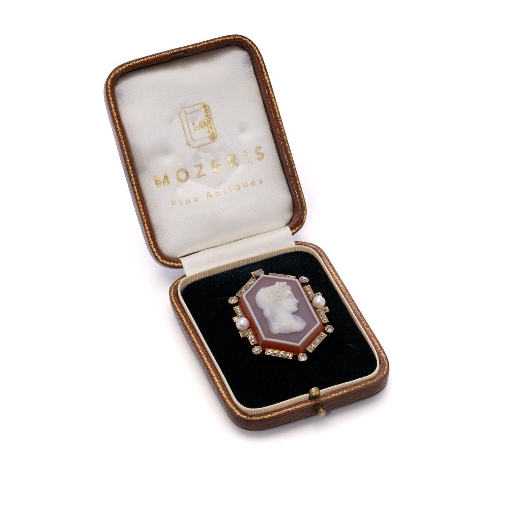 Victorian 18 Carat Yellow Gold Cameo Brooch/Pendant With Old Cut Diamonds And Pearls