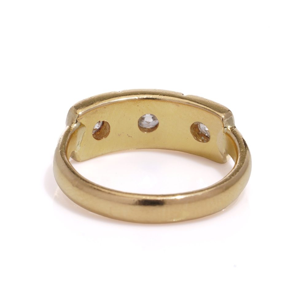 Vintage three-stone diamond ring in gold.
