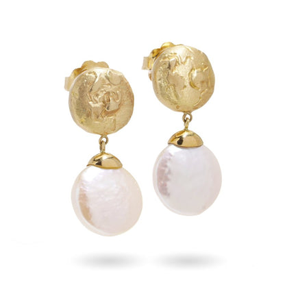 Freshwater pearl drop earrings in gold.