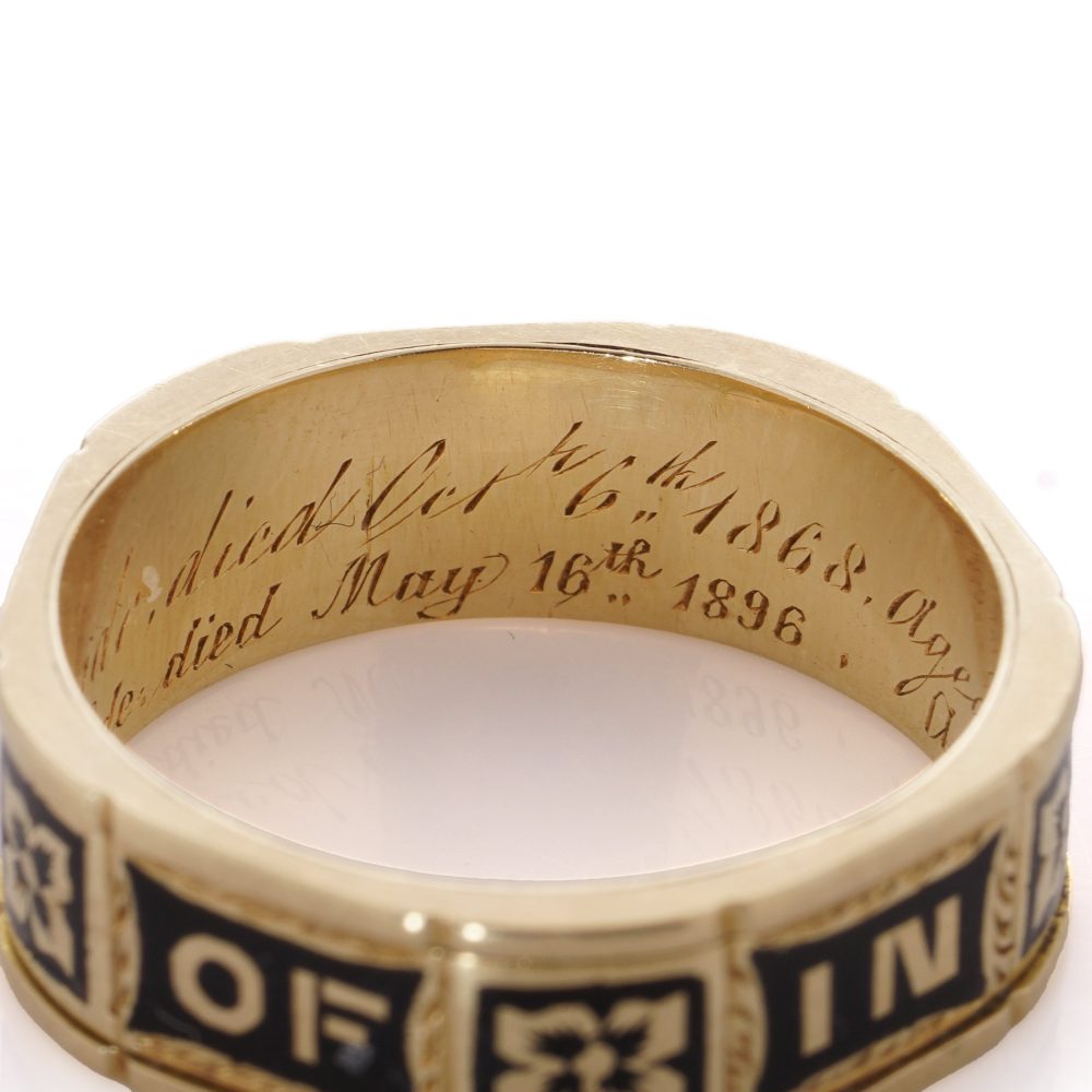 Victorian mourning ring in gold.