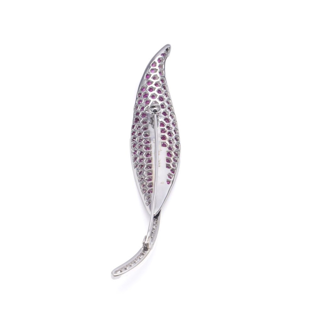 Vintage leaf-shaped brooch with rubies and diamonds in white gold.
