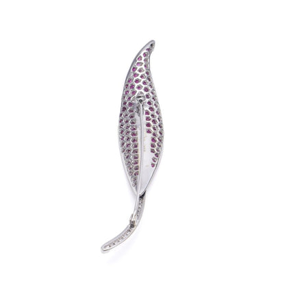 Vintage leaf-shaped brooch with rubies and diamonds in white gold.