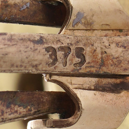 Flower earrings set with lapis lazuli in gold. 