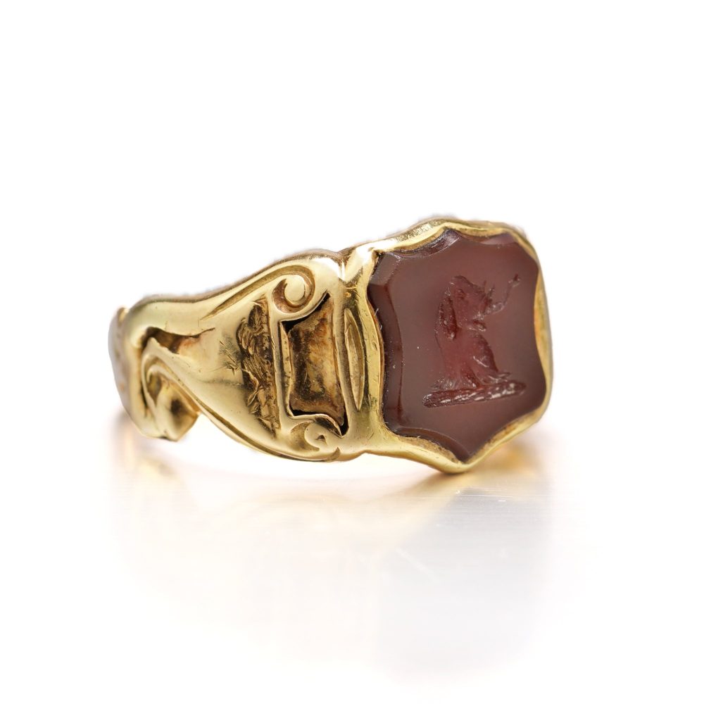 Antique Carnelian Intaglio and 18ct Yellow Gold Signet Ring with carved crest of arms depicting an elephant