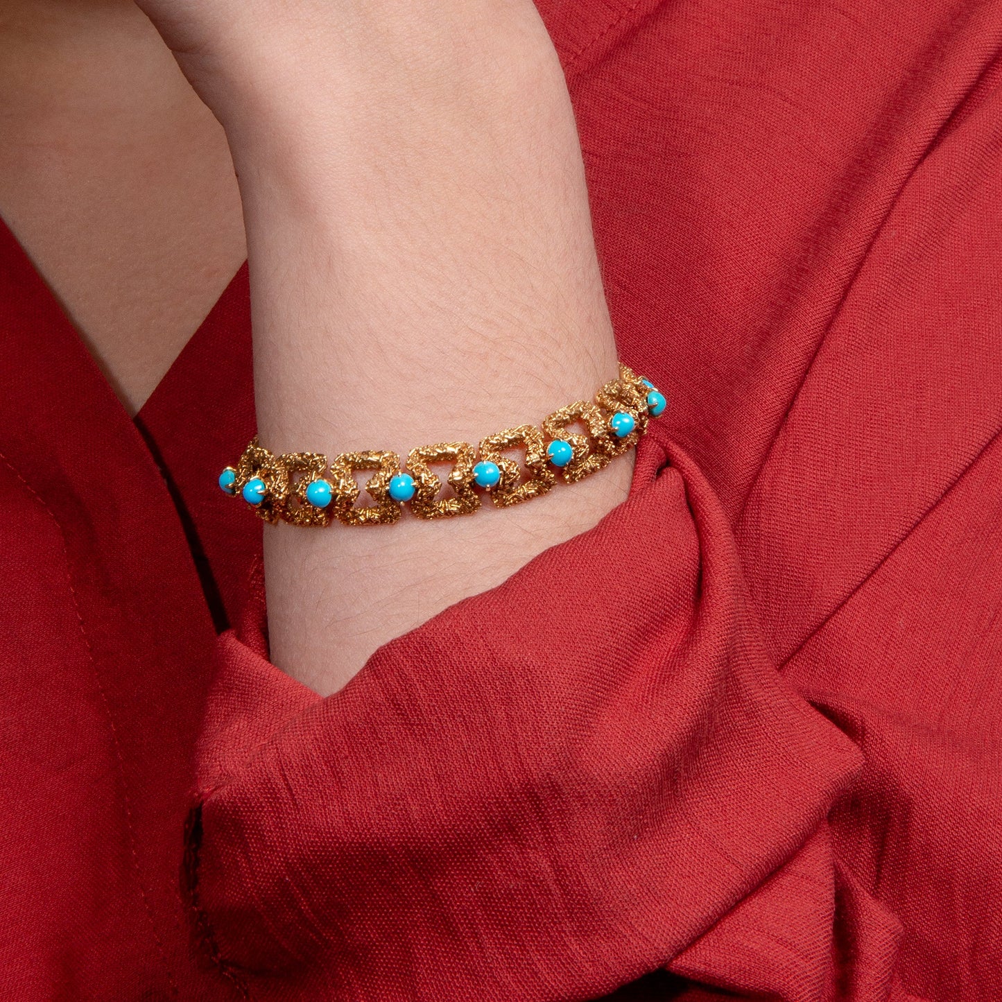 Mouboussin Cabochon Turquoise Set Gold Bracelet