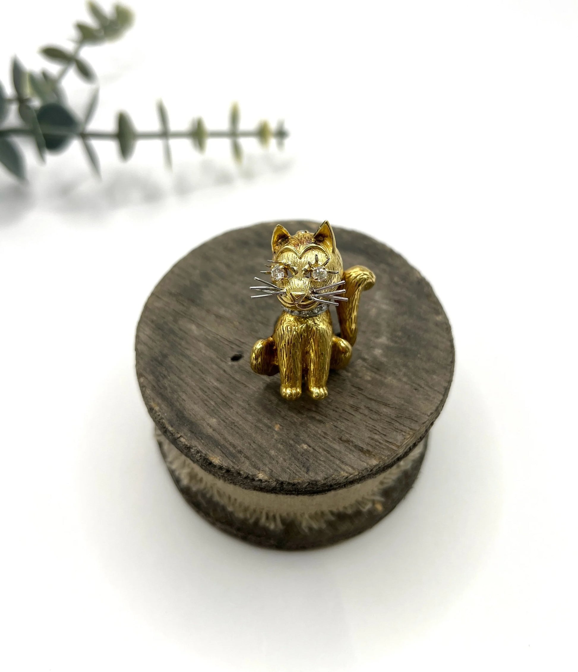 Vintage 18 Carat Yellow Gold Cat Brooch with Diamond Eyes and Collar, London 1962