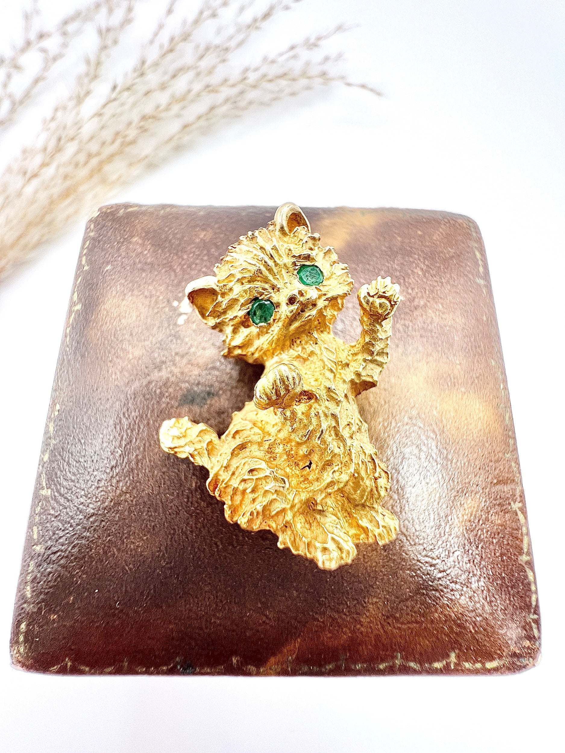 Vintage 14 Carat Yellow Gold Cat Brooch with Emerald Eyes, Circa 1960