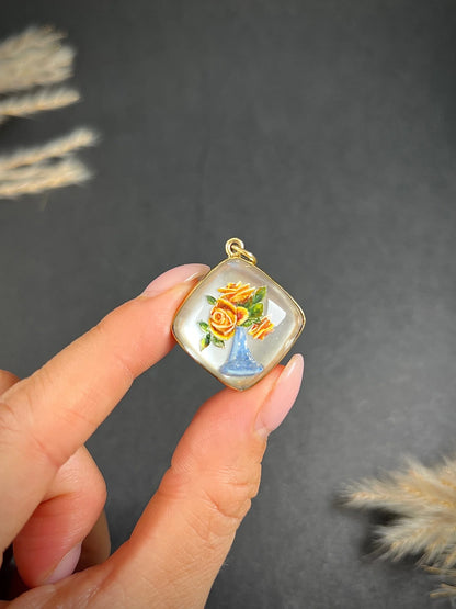 Antique 14 Carat Yellow Gold Essex Crystal Glass Vase of Flowers Pendant, Circa 1920