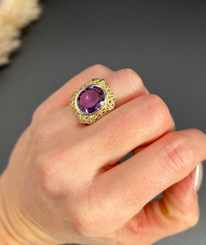 Art Nouveau 18 Carat Yellow and White Gold Oval Amethyst Ring