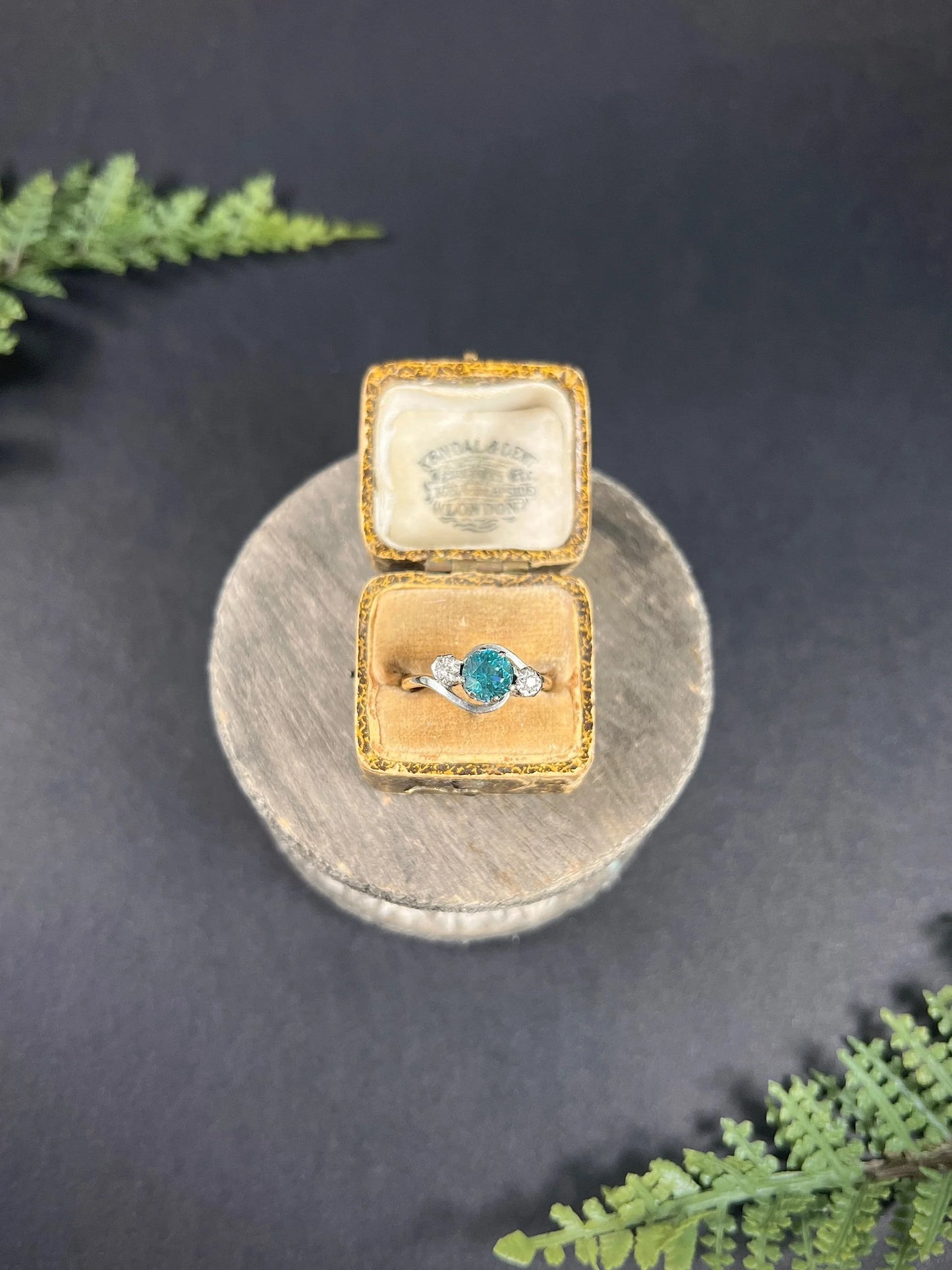 Vintage 18ct Yellow Gold & Platinum, 1980s Three Stone Zircon Diamond Cossover Trilogy Ring