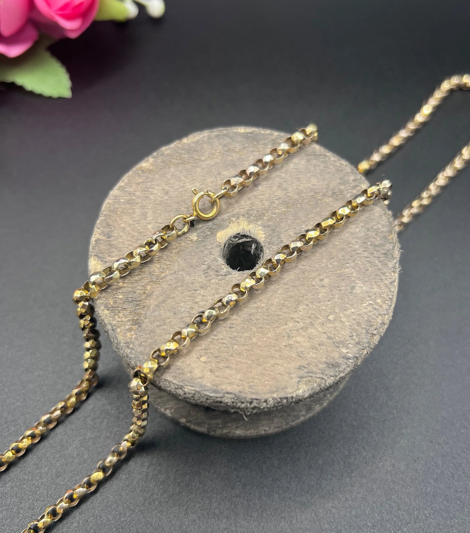 A yellow gold belcher link chain necklace
