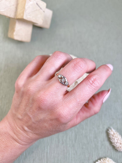 Antique 18ct Gold & Platinum 1920’s Diamond Three Stone Trilogy Ring