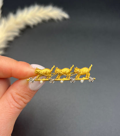 Antique 18 Carat Yellow Gold Diamond and Seed Pearl Cat Brooch, Circa 1910