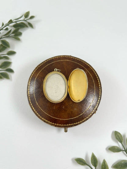 Edwardian 18 Carat Yellow Gold Onyx and Seed Pearl Flower Locket, Circa 1900