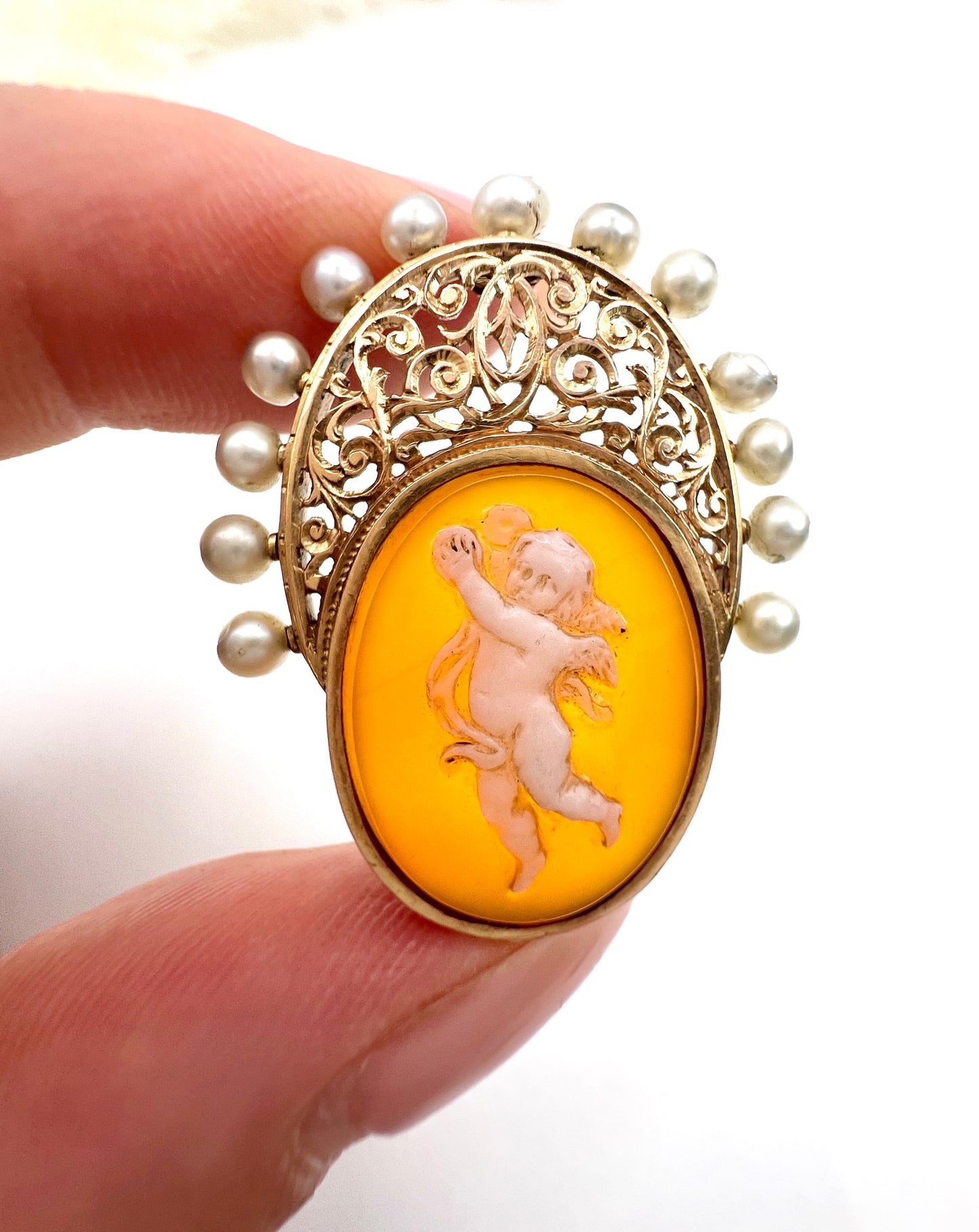 Antique 18 Carat Yellow Gold Hardstone and Natural Seed Pearl Cherub Cameo Pendant
