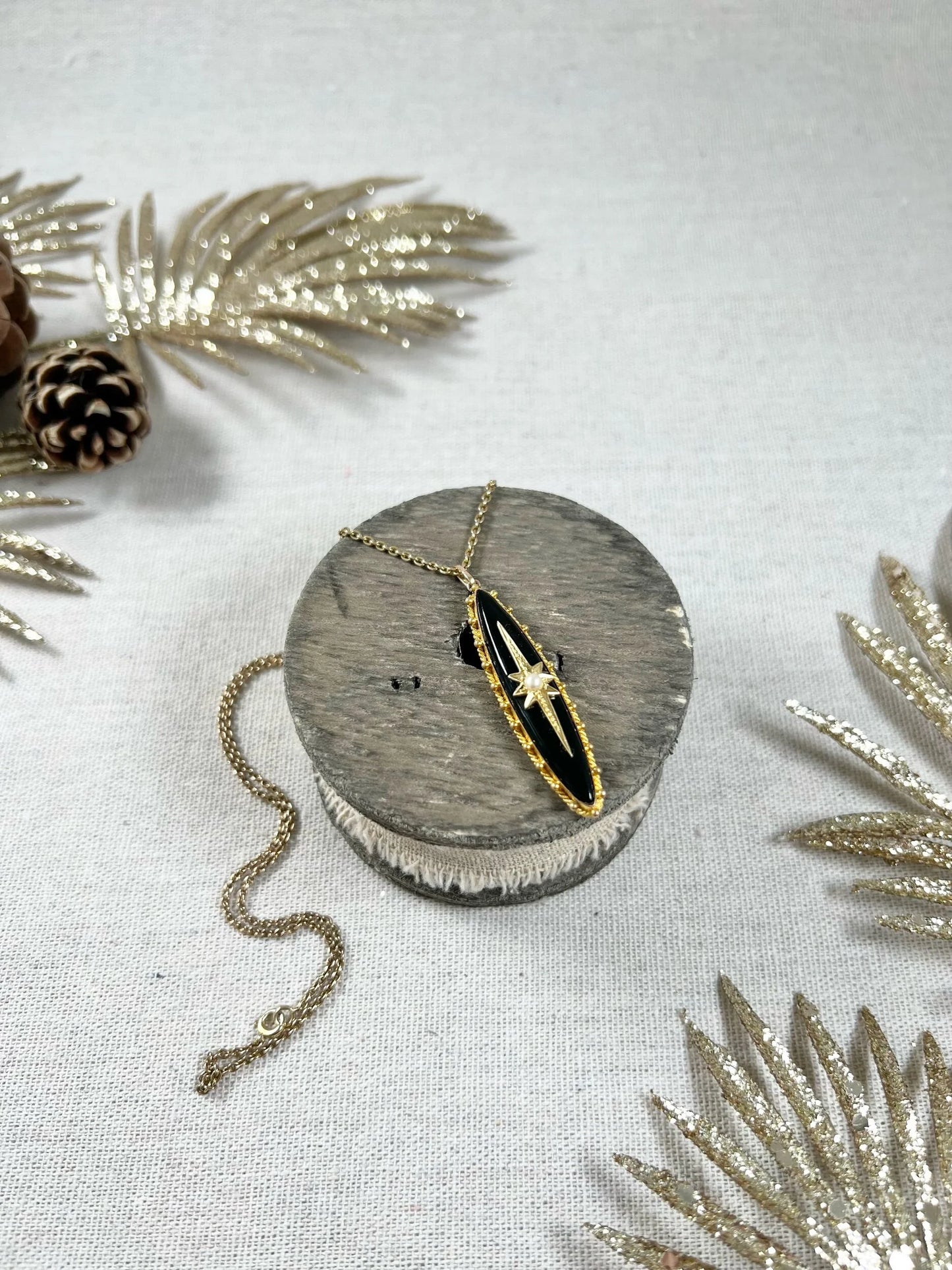 Victorian 15 Carat Yellow Gold Long Onyx Starburst Locket Pendant, Circa 1890