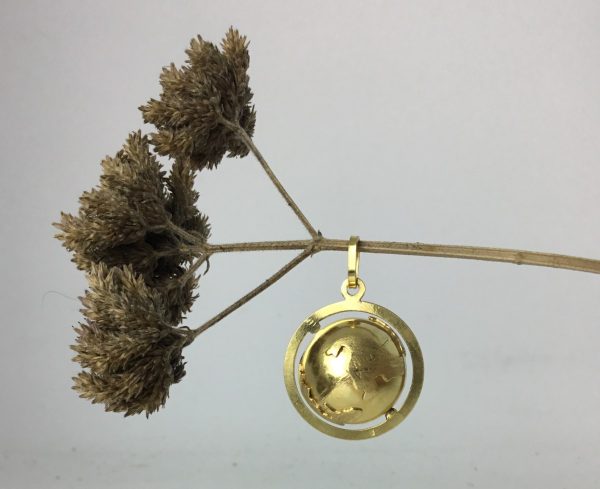 Vintage 18ct Yellow Gold Globe Pendant
