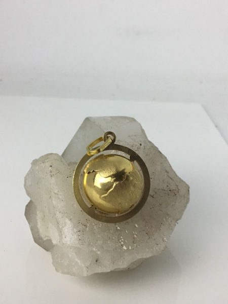 Vintage 18ct Yellow Gold Globe Pendant