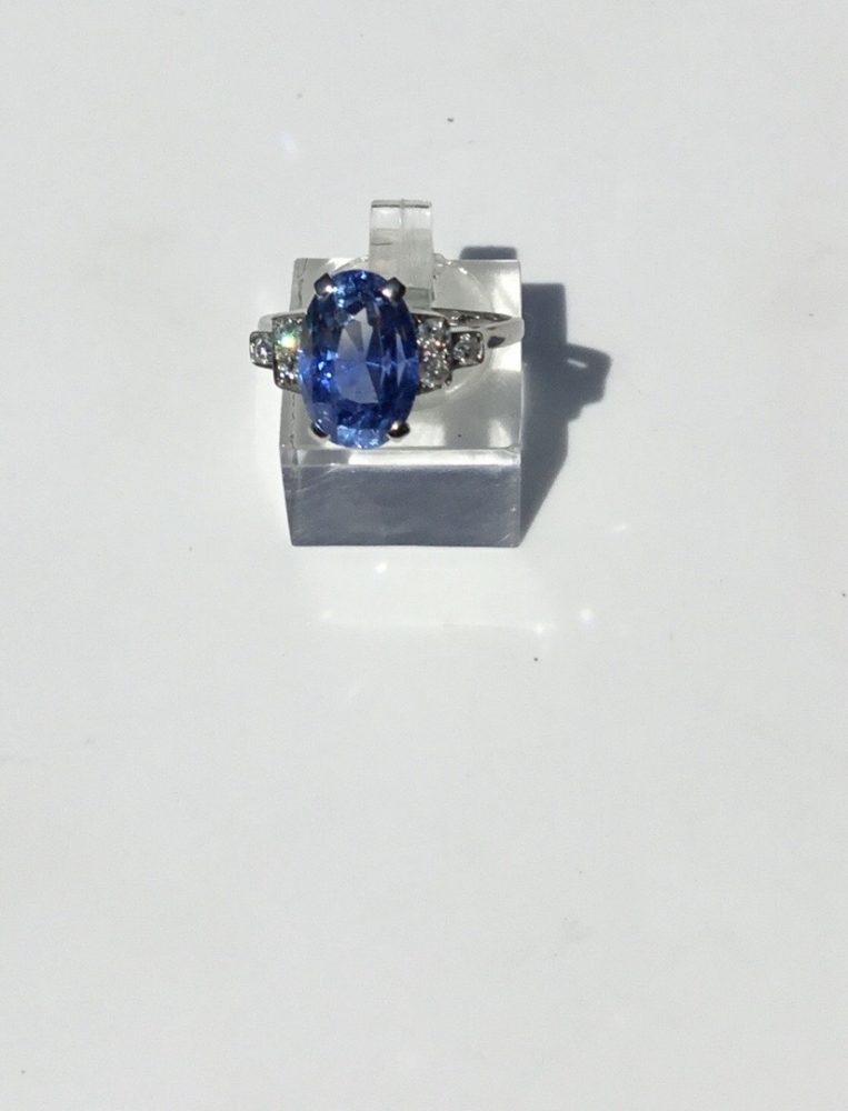 Antique Art Deco 6 Carats Ceylon Sapphire and Diamond Ring