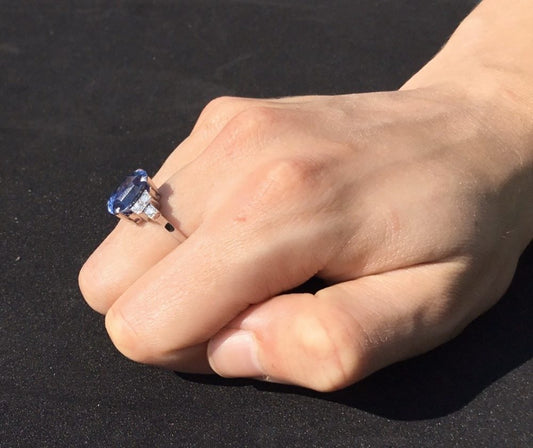 Antique Art Deco 6 Carats Ceylon Sapphire and Diamond Ring