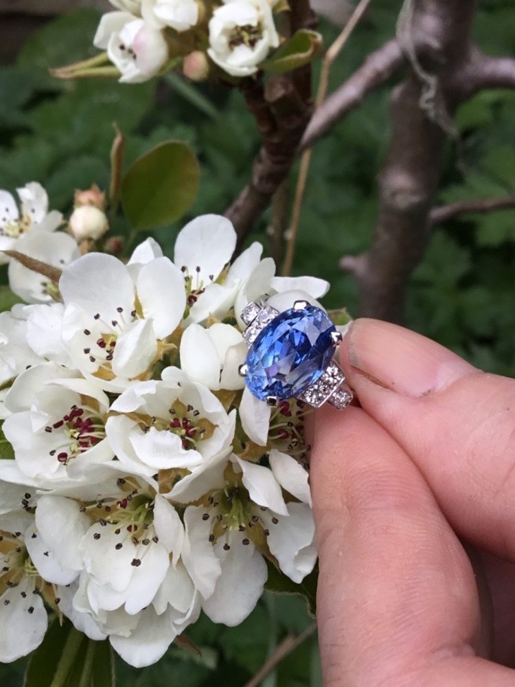 Antique Art Deco 6 Carats Ceylon Sapphire and Diamond Ring