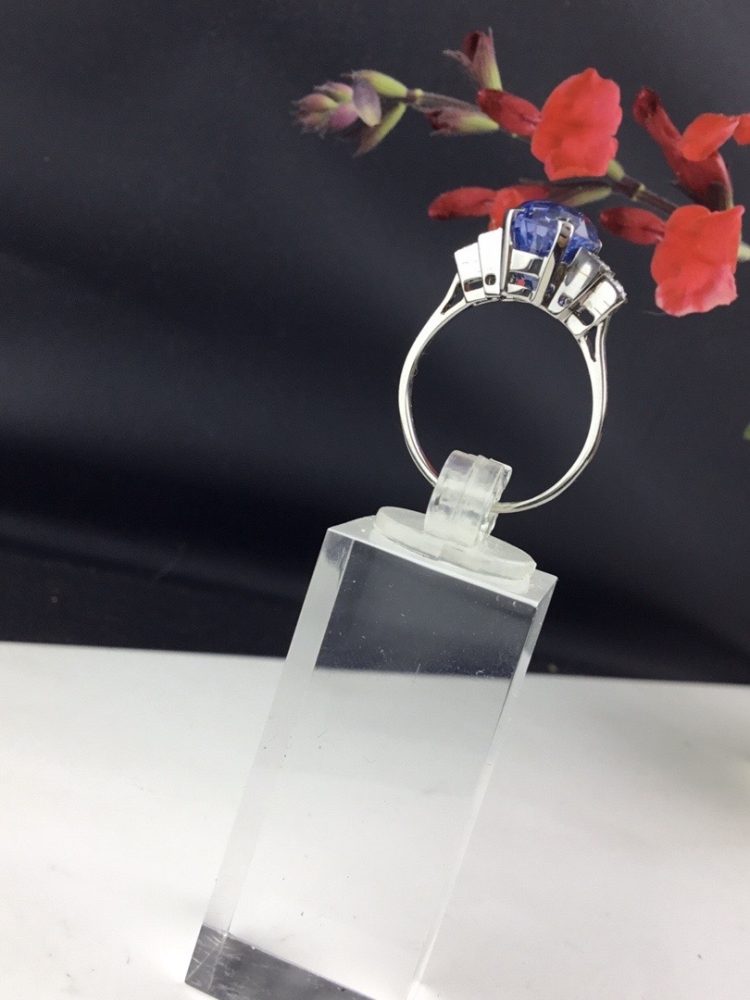 Antique Art Deco 6 Carats Ceylon Sapphire and Diamond Ring