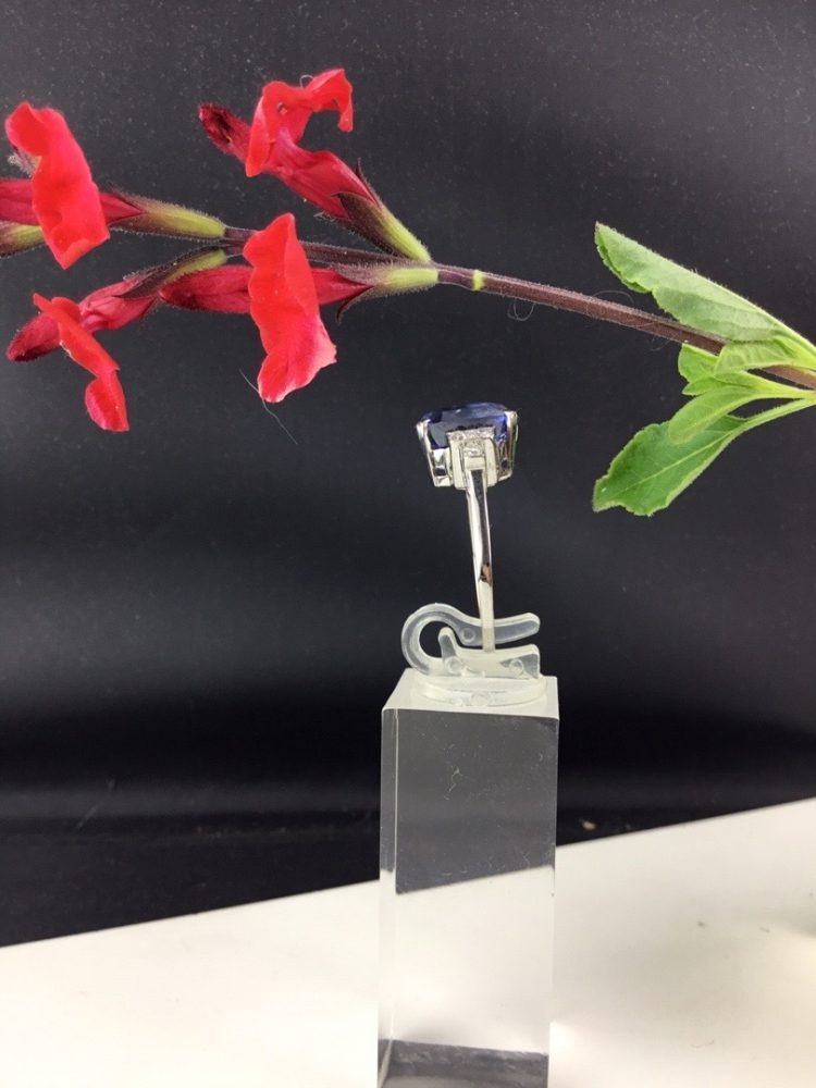 Antique Art Deco 6 Carats Ceylon Sapphire and Diamond Ring