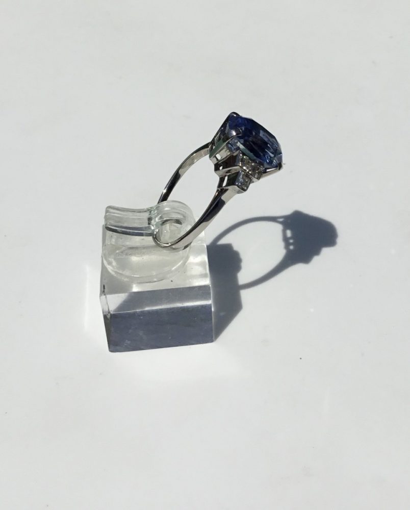 Antique Art Deco 6 Carats Ceylon Sapphire and Diamond Ring