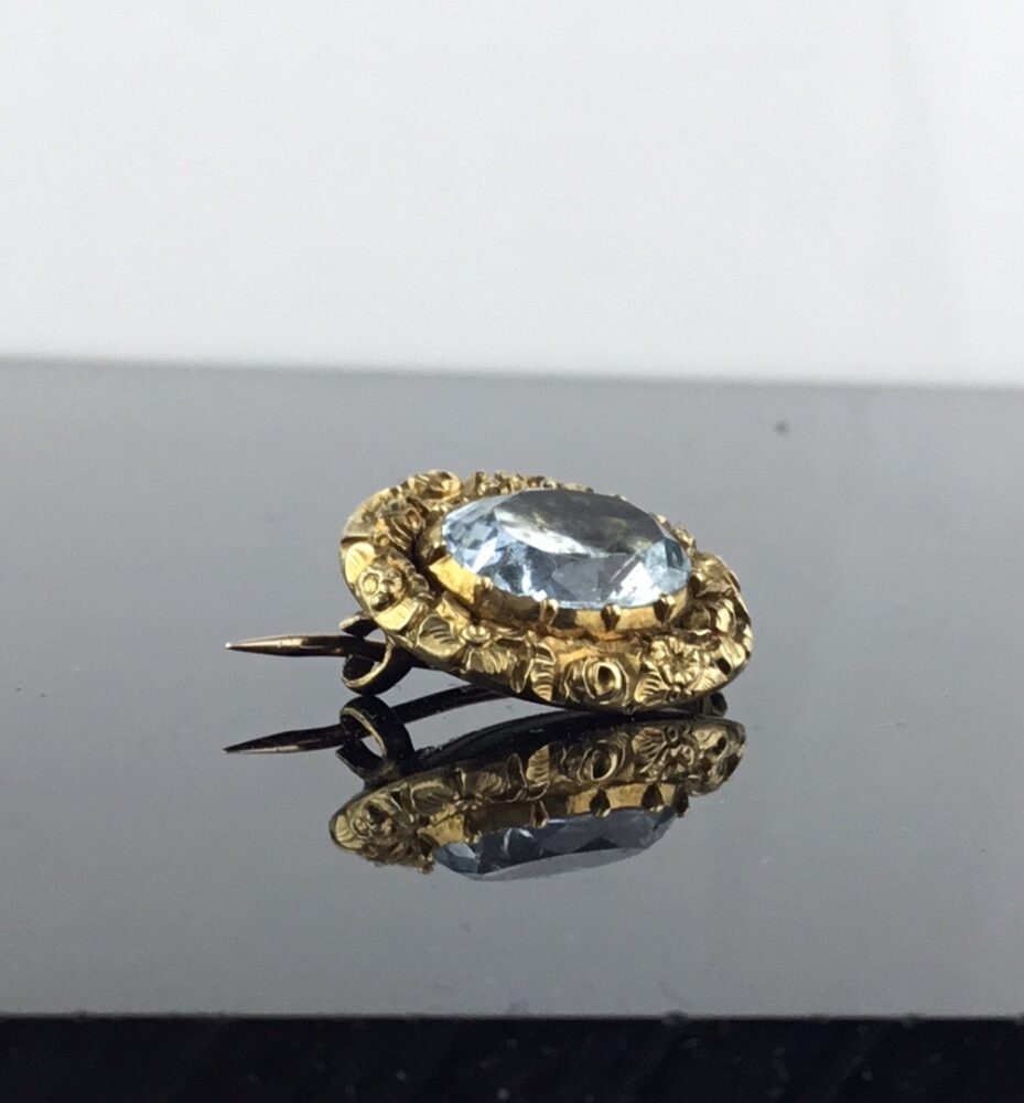 Antique Late Georgian Regency Aquamarine Brooch in 18 Carat Gold Floral Setting