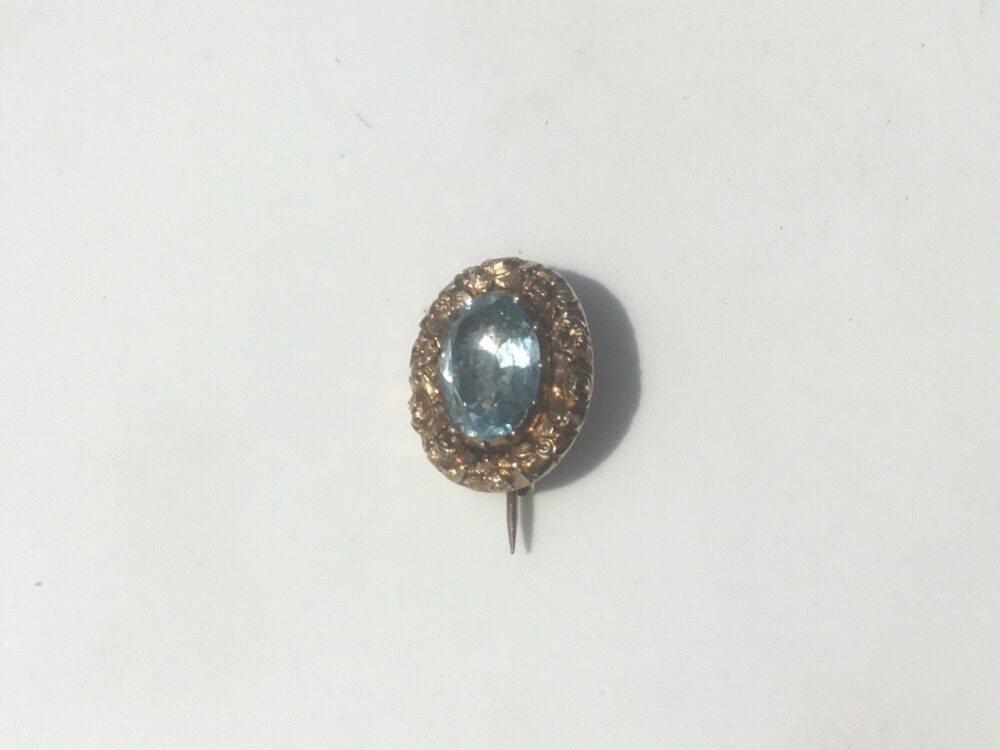 Antique Late Georgian Regency Aquamarine Brooch in 18 Carat Gold Floral Setting