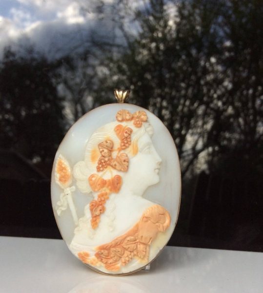 antique Victorian gold cameo pendant