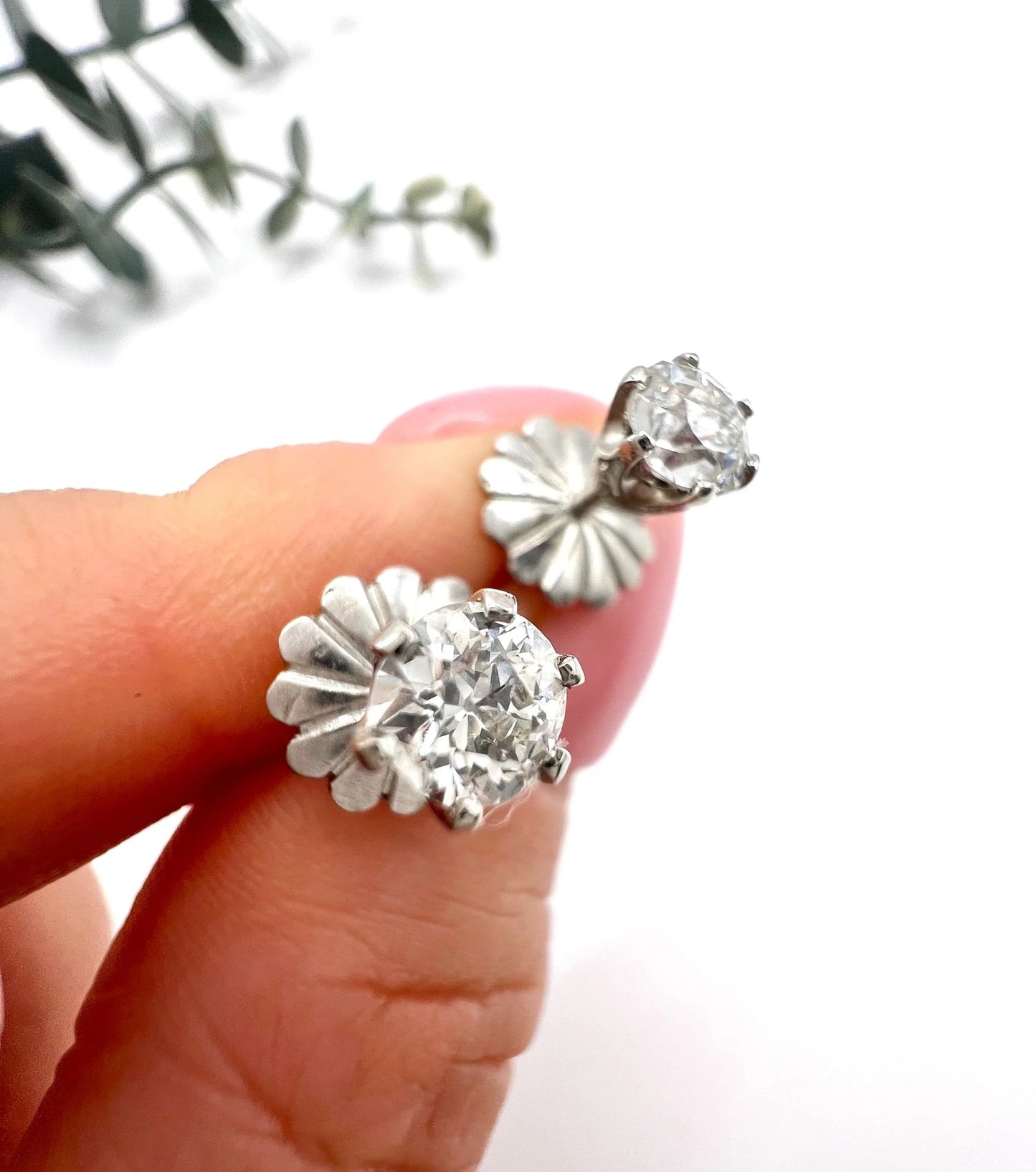 Vintage 0.95ct Diamond Stud Earrings with Screw Back Fittings in Platinum