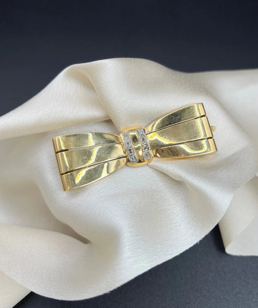 Vintage 1940s Cushion Cut Diamond Set 18ct Gold Bow Brooch