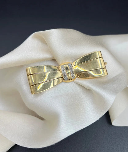Vintage 1940s Cushion Cut Diamond Set 18ct Gold Bow Brooch