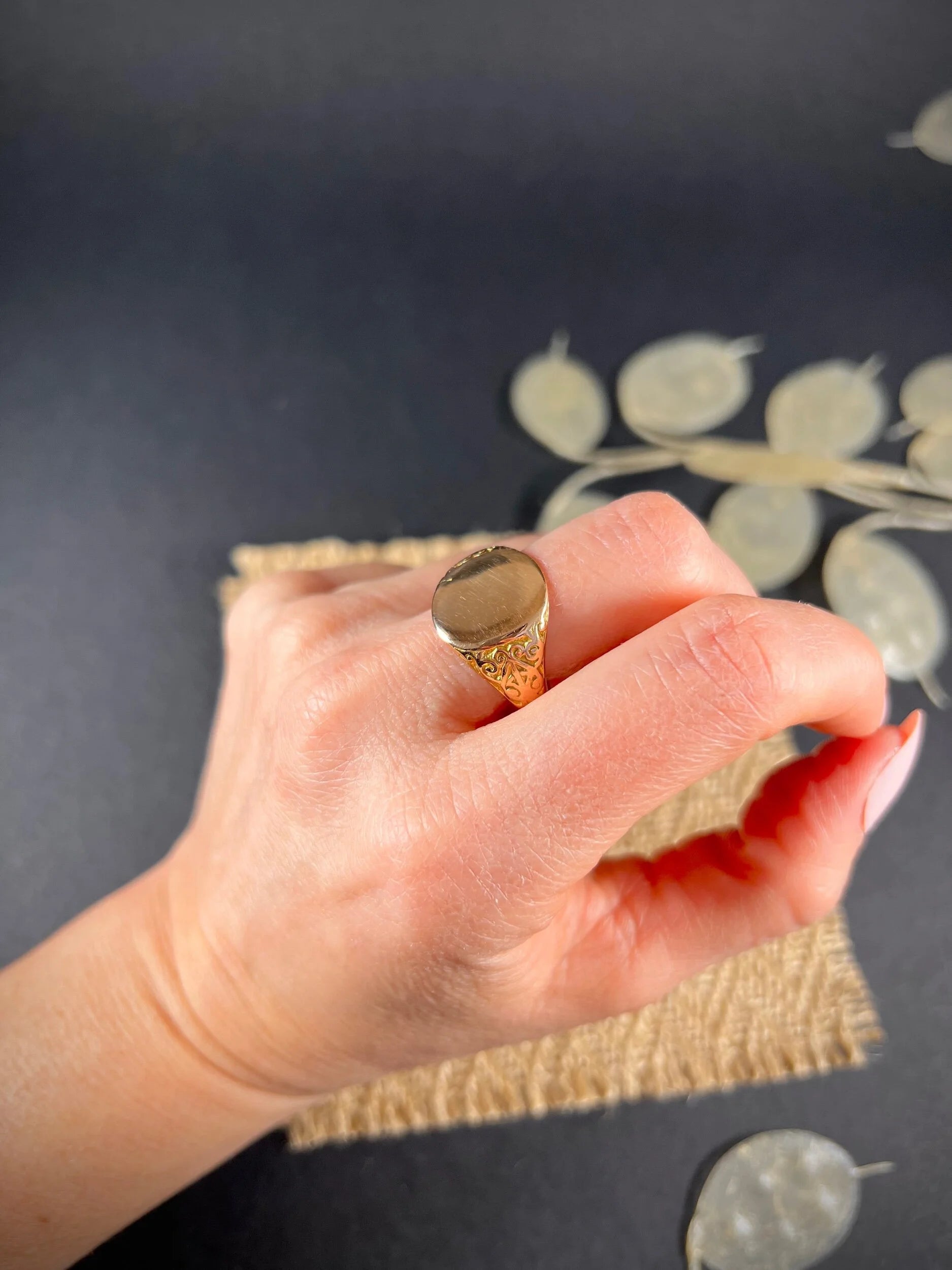 Antique 18 ct Gold, Oval Signet Ring Hand Carved Shoulders Hallmarked Chester 1916