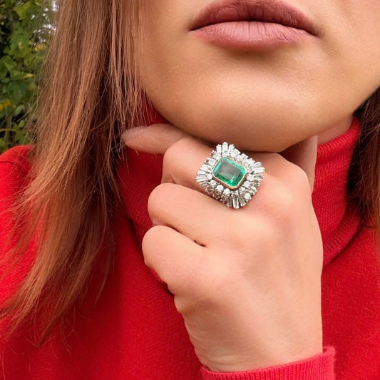 Vintage White Gold Ring with 4ct Colombian Emerald and Diamonds