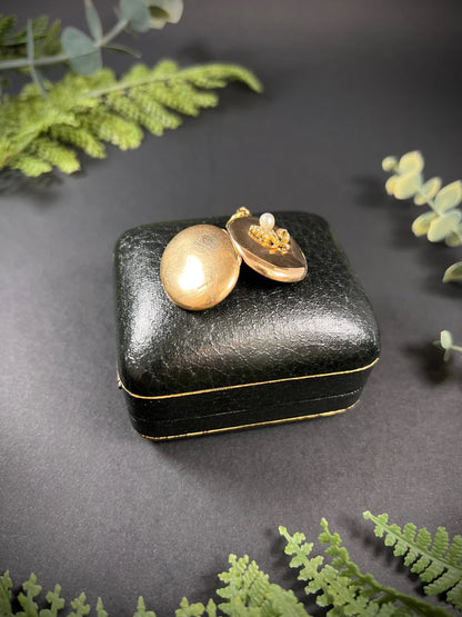 Antique Edwardian 15 Carat Yellow Gold Pearl Flower Oval Locket, Circa 1900
