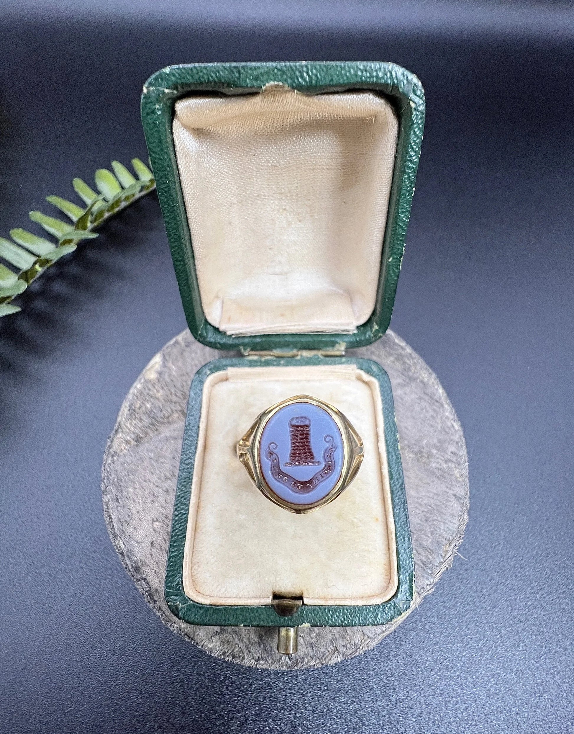 Antique 18 Carat Yellow Gold Sardonyx Seal Crest Signet Ring, Circa 1900