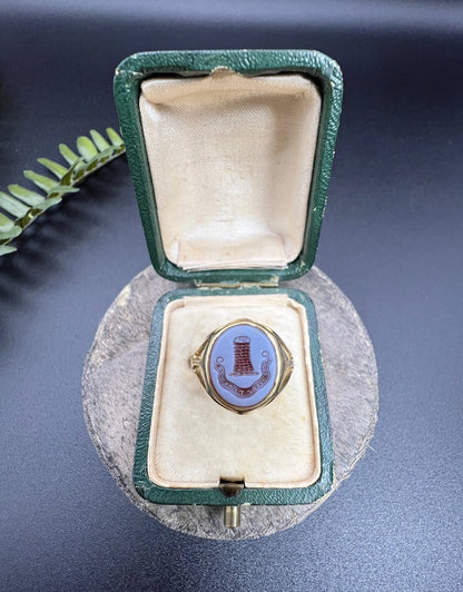 Antique 18 Carat Yellow Gold Sardonyx Seal Crest Signet Ring, Circa 1900