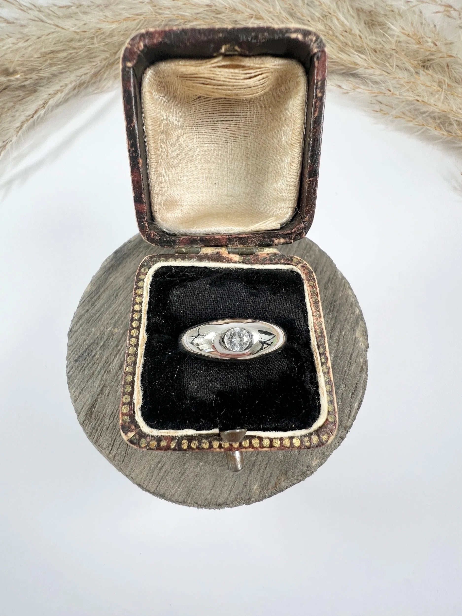 Antique 18ct White Gold, 1920s French Stamped, Dome Shaped Diamond Band Ring