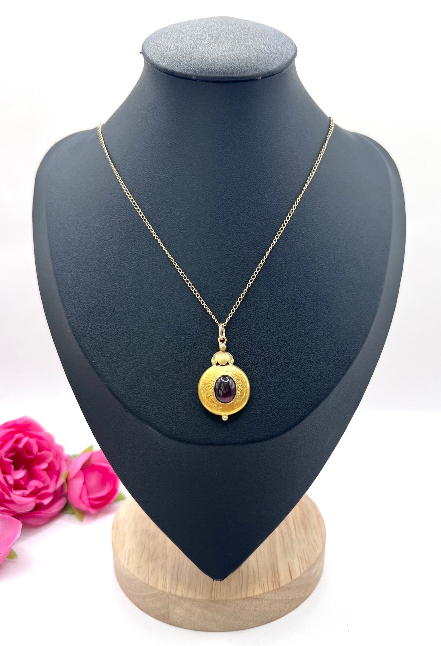 Victorian 15 Carat Two-Colour Gold Cabochon Garnet Locket Back Pendant, Circa 1870