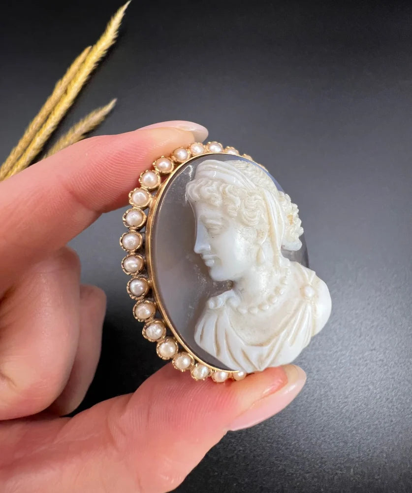 Antique Cameo Brooch In 18 Carat Yellow Gold