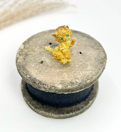 Vintage 14 Carat Yellow Gold Cat Brooch with Emerald Eyes, Circa 1960