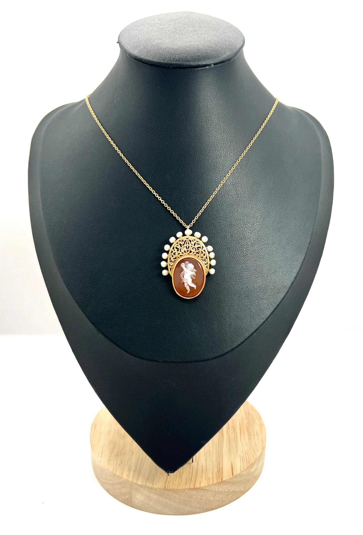 Antique 18 Carat Yellow Gold Hardstone and Natural Seed Pearl Cherub Cameo Pendant