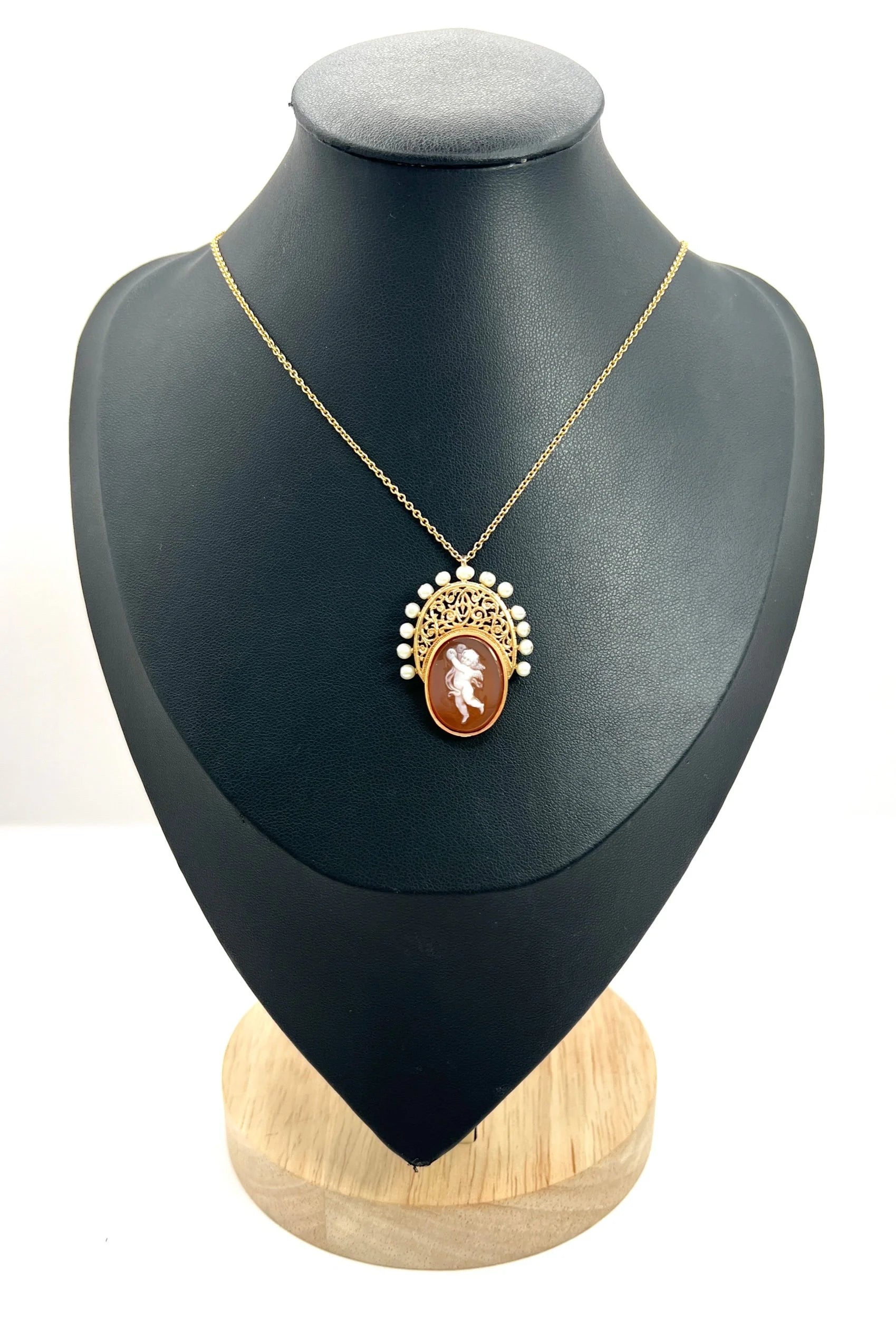 Antique 18 Carat Yellow Gold Hardstone and Natural Seed Pearl Cherub Cameo Pendant