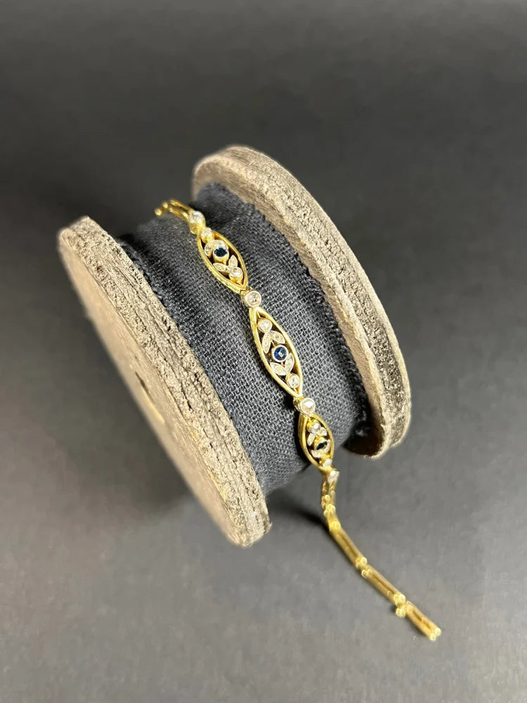 Antique Link Bracelet In 18 Carat Yellow Gold And Platinum With Diamonds And Sapphires