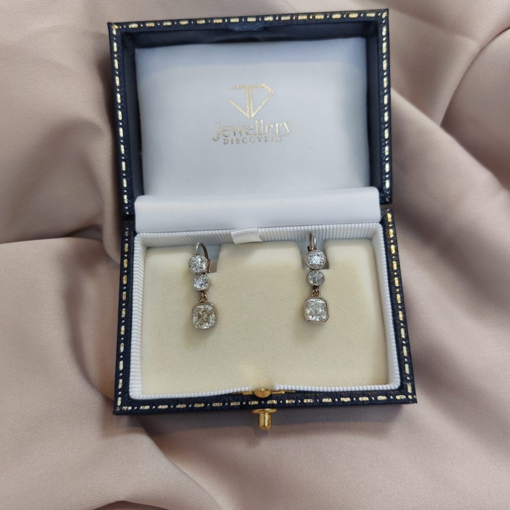 Cushion Cut Diamond Drop Earrings in 18ct Gold, 3.26 carat total