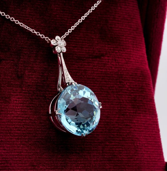 Antique Art Deco 20.00ct Natural Aquamarine and Diamond Platinum Necklace